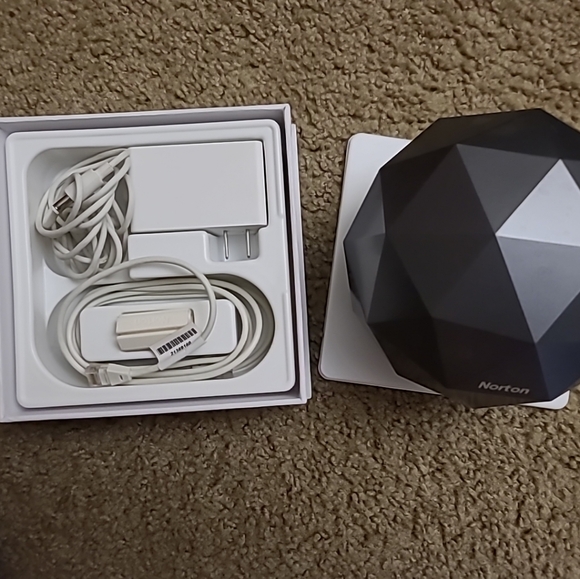 Norton core secure Wi-Fi router - Picture 3 of 8